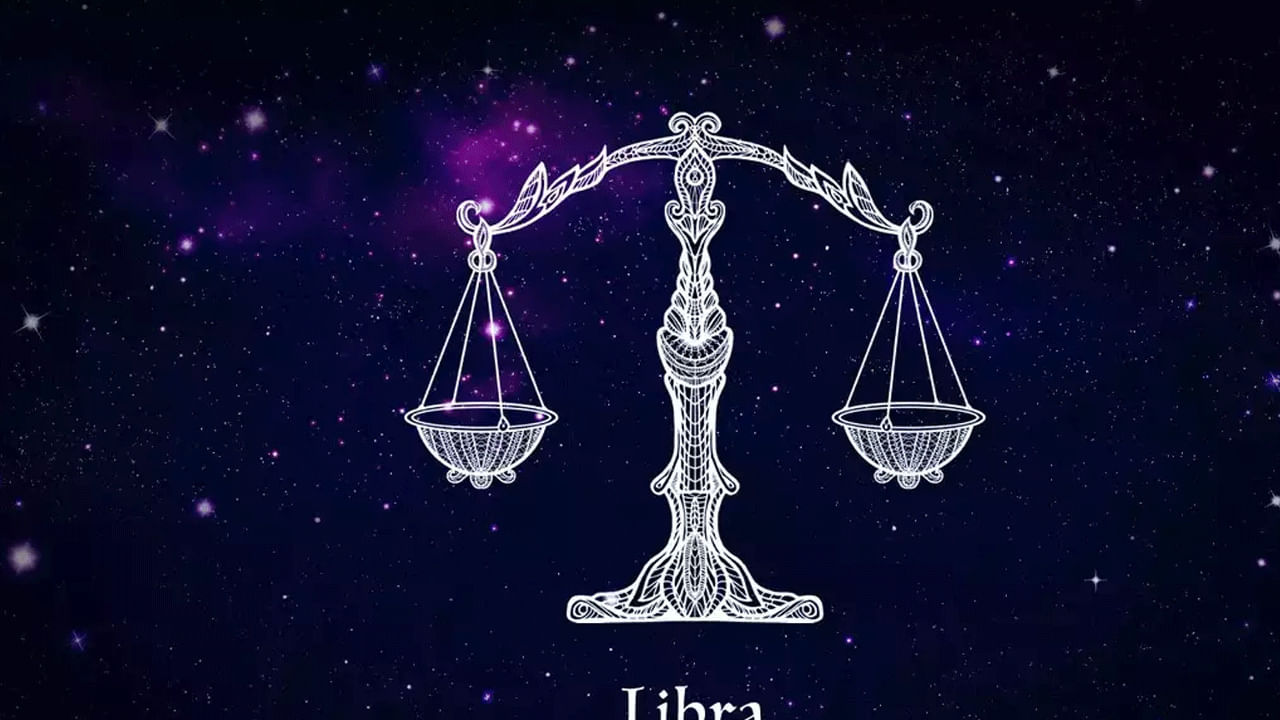 తుల రాశి : తుల రాశి వారికి శని గ్రహ సంచారం వలన ఏ పని చేసినా విజయం వీరిని వరిస్తుంది. ఉద్యోగస్థులు ప్రమోషన్స్ అందుకుంటారు. విద్యార్థులకు బాగుంటుంది. ముఖ్యంగ వ్యాపార రంగంలో ఉన్న వారికి ఇది మంచి సమయం అని చెప్పాలి. చాలా రోజుల నుంచి ఎవరైతే మంచి లాభాలకోసం ఎదురు చూస్తున్నారో, వారు ఊహించని విధంగా ప్రాఫిట్ అందుకుంటారు.