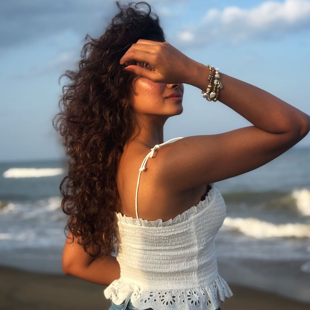 తెలుగులో అనేక చిత్రాల్లో నటించి మెప్పించింది. కానీ ఈ ముద్దుగుమ్మకు ఆశించిన స్థాయిలో గుర్తింపు మాత్రం రాలేదు. ఇటీవలే తమిళంలో ఆమె నటించిన చిన్న సినిమా బాక్సాఫీల్ వద్ద సంచలనం సృష్టించింది. దీంతో ఈ అమ్మడు పేరు మారుమోగింది. అయినప్పటికీ తెలుగులో మాత్రం ఆఫర్స్ నిల్లు. 