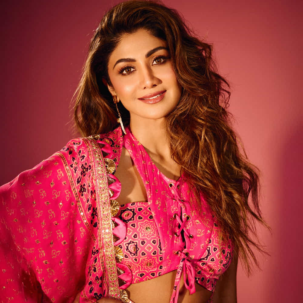 ప్రస్తుతం ఆమె వయసు 50 సంవత్సరాలు. ఇప్పటికీ ఏమాత్రం తరగని అందంతో పాతికేళ్ల అమ్మాయిల కనిపిస్తూ జనాలను ఆశ్చర్యానికి గురిచేస్తుంది. యాభై ఏళ్లు దాటినప్పటికీ ఇప్పటికీ స్లిమ్ గా , ఆరోగ్యంగా కనిపించడం వెనకున్న రహస్యాన్ని వెల్లడించింది.