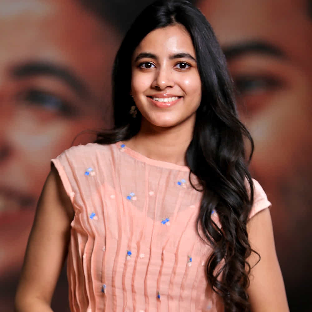 ఆమె కూచిపూడి నృత్యంలో శిక్షణ పొంది, పిల్లలకు సంగీతం నేర్పిస్తుంది. భవిష్యత్తులో కథలో కీలకమైన, ప్రతిభను చాటే పాత్రలను చేయాలని ఆమె ఆసక్తి చూపిస్తోంది. ప్రస్తుతం సుహాస్ సరసన హే భగవాన్ అనే సినిమాలో నటిస్తుంది. సోషల్ మీడియాలో ఈ చిన్నదాని ఫోటోలు ఆకట్టుకుంటున్నాయి.