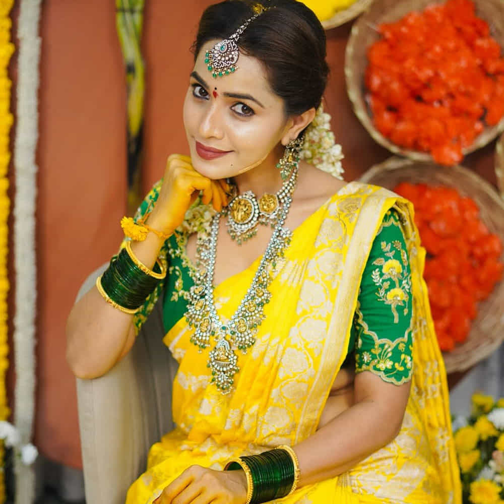దీంతో తెలుగులో మరో సీరియల్ ఛాన్స్ రాలేదు. ప్రస్తుతం సోషల్ మీడియా, యాట్యూబ్ లో తన కంటెంట్ పోస్ట్ చేస్తూ జనాలకు దగ్గరగా ఉంటుంది. నిత్యం తన లైఫ్ స్టైల్ విషయాలను పంచుకుంటుంది.