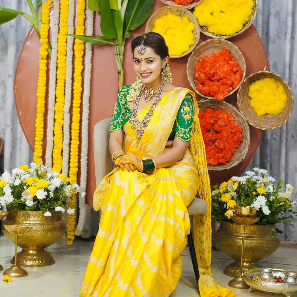 శోభా శెట్టి తెలుగులో విపరీతమైన క్రేజ్ సంపాదించుకున్న అందమైన విలన్. కార్తక దీపం సీరియల్లో మోనిత పాత్రతో దగ్గరైన శోభా.. ఆ తర్వాత మరో సీరియల్ చేయలేదు. ఈ బ్యూటీకి నెట్టింట ఫుల్ ఫాలోయింగ్ ఉంది.