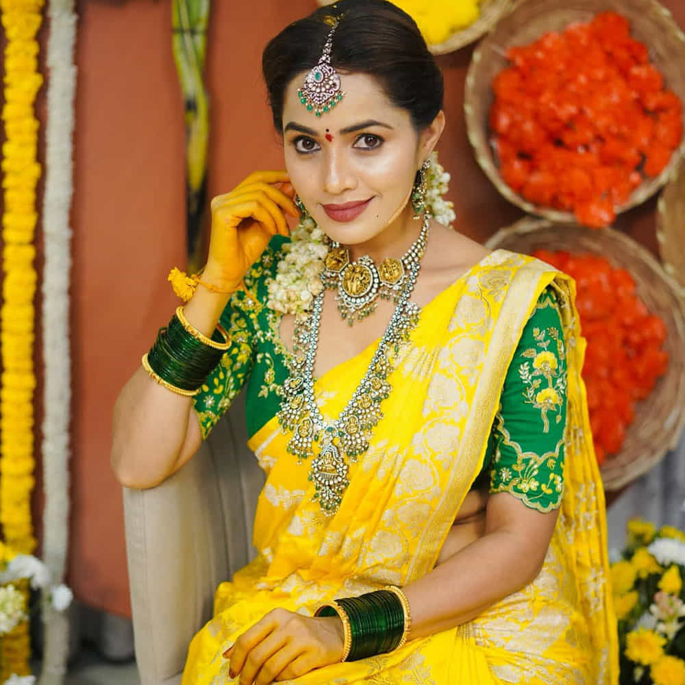 కార్తీకదీపం సీరియల్తో తెలుగు ప్రేక్షకుల గుండెల్లో మంచి స్థానం సంపాదించుకుంది ఈ అమ్మడు.. ఆ తర్వాత బిగ్ బాస్ సీజన్ 7లోకి ఎంట్రీ ఇచ్చి అంతకు మించిన నెగిటివిటీని సొంతం చేసుకుంది.