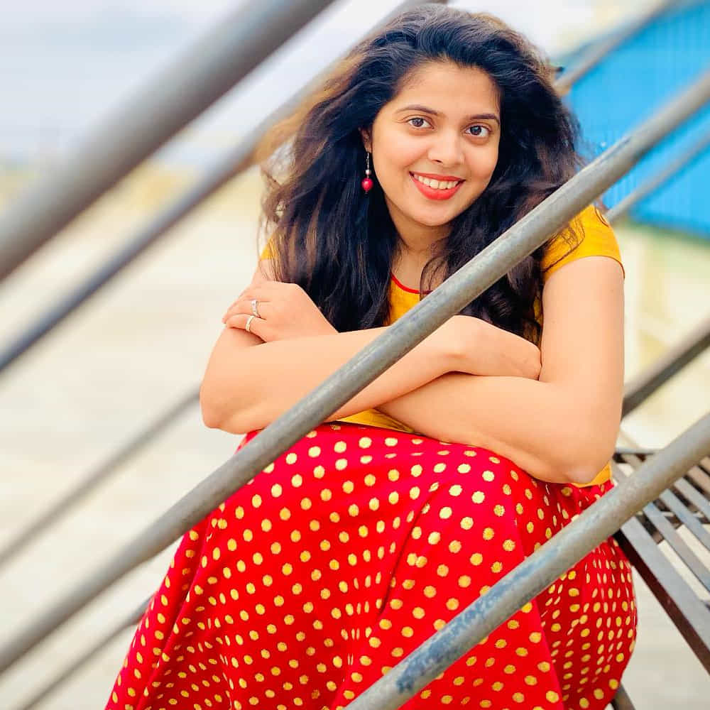 తెలుగులో పలు చిత్రాల్లో నటించిన ఈ అమ్మడు.. ఆ తర్వాత చదువుల కోసం నటనకు బ్రేక్ ఇచ్చింది. హైదరాబాద్ కు చెందిన ఈ అమ్మడు వీఎన్ఆర్ విజ్ఞాన జ్యోతి ఇన్‌స్టిట్యూట్ ఆఫ్ ఇంజినీరింగ్ అండ్ టెక్నాలజీలో గ్రాడ్యుయేషన్ కంప్లీట్ చేసింది. 