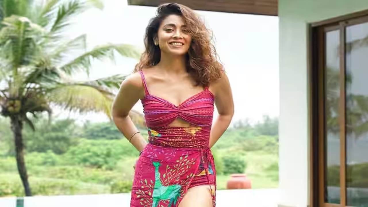 వరసగా సినిమాలు చేస్తూ మంచి ఫేమ్ సంపాదించుకున్న ఈ బ్యూటీ, వివాహమై, ఓ బిడ్డకు జన్మనిచ్చిన తర్వాత కాస్త సినిమాలకు బ్రేక్ ఇచ్చిందనే చెప్పాలి. ముఖ్యంగా ఈ అమ్మడు కరోనా తర్వాత నుంచి ఇండస్ట్రీకి దూరమైంది. తన ఫ్యామిలీకి టైమ్ కేటాయించి, వారితో ఎంజాయ్ చేస్తుంది.