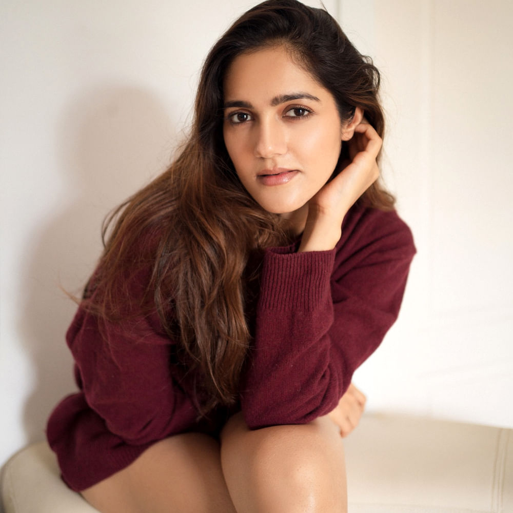 విశ్వక్ సేన్ సరసన నటించిన సిమ్రాన్ చౌదరి నటన పరంగా, అందం పరంగా మెప్పించింది. హీరోయిన్ గా గుర్తింపు దక్కించుకుంది. ఇక చేసిన ఒకటి రెండు సినిమాలు కూడా పెద్దగా ఆకట్టుకోలేదు. ఇప్పటి వరకు ఆరు చిత్రాల్లో నటించిన సిమ్రాన్ చౌదరికి ‘ఈ నగరానికి ఏమైంది’ సినిమానే గుర్తింపు తెచ్చిపెట్టింది.