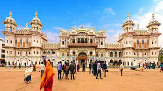 Rakhi Festival: మహాకాళుడి ఆస్థానంలో వైభవంగా రాఖీ సంబరాలు.. మహాకాళుడికి రాఖీ కట్టి 1.25 లక్షల లడ్డూలను సమర్పించిన మహిళలు..