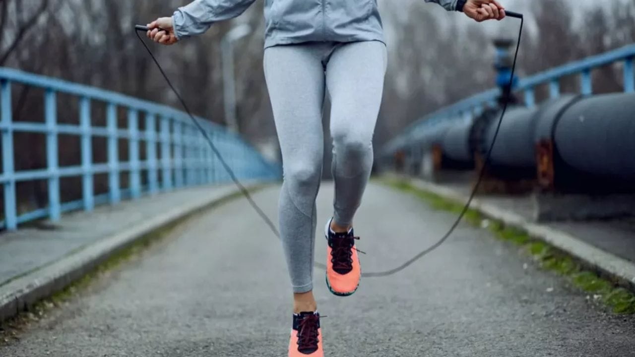ఫిట్నెస్ సీక్రెట్.. రోజుకు 15 నిమిషాలు స్కిప్పింగ్ చేస్తే చాలు..! ఎన్ని కేలరీలు బర్న్ అవుతాయో తెలుసా..?