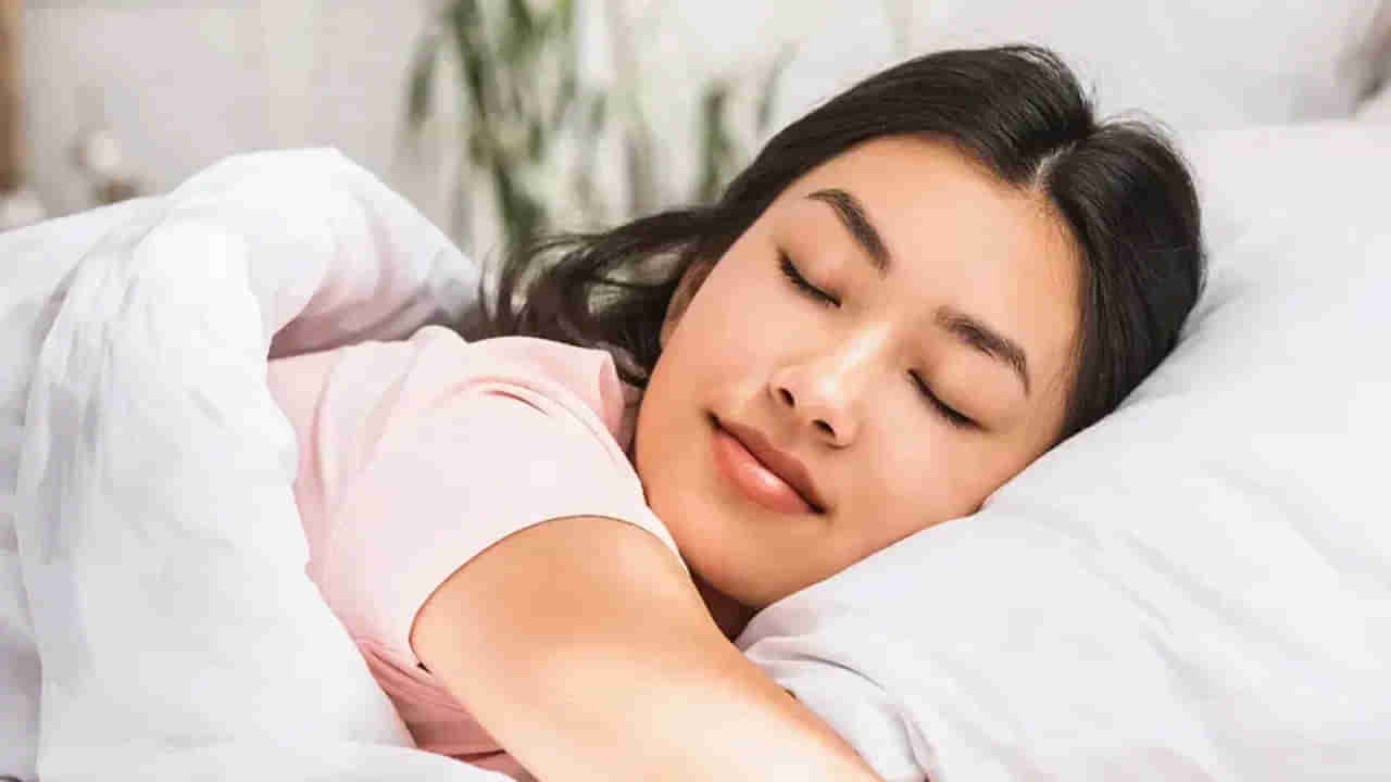 Sleep: రాత్రిపూట హాయిగా నిద్రపోవాలంటే ఇవి తినండి చాలు.. వెంటనే బజ్జుంటారు..