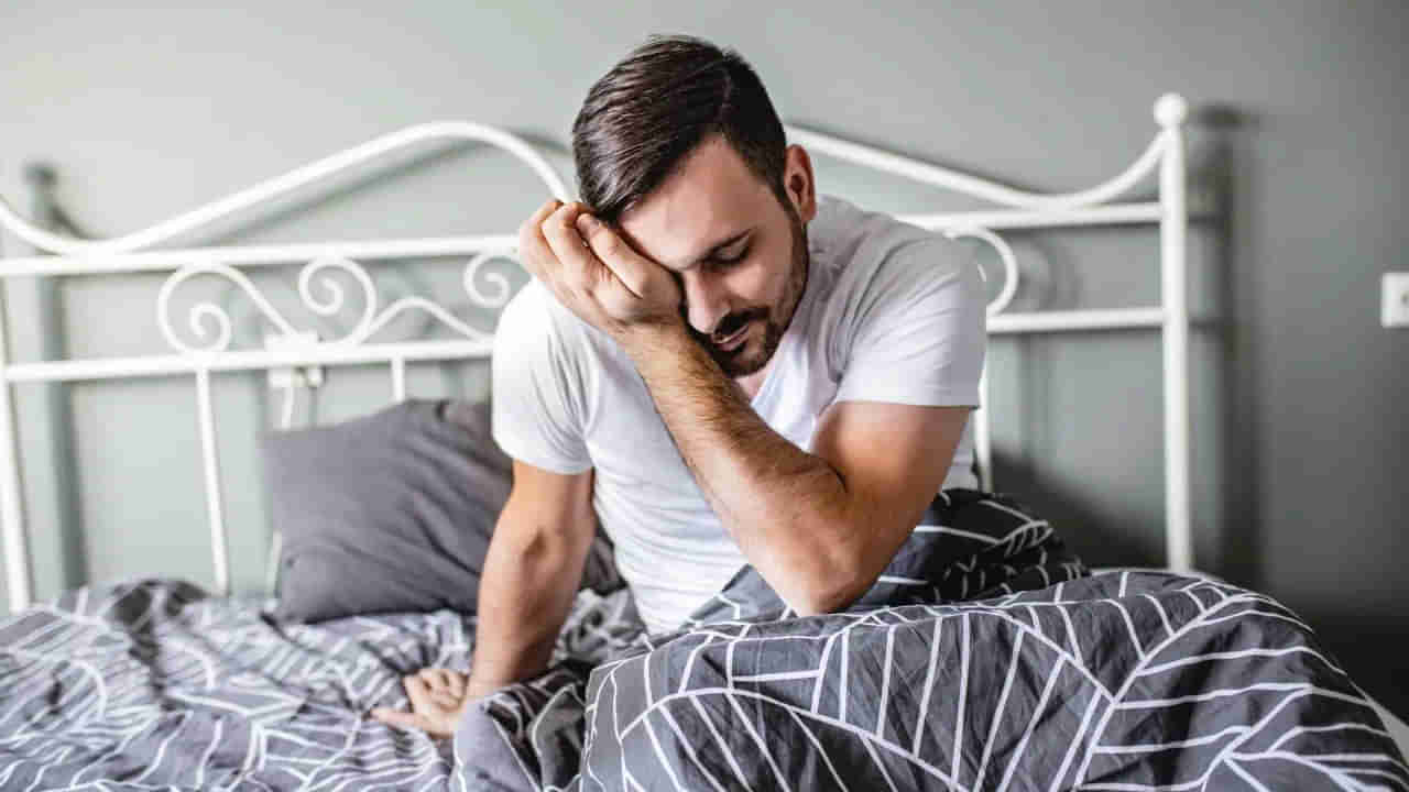 Sleeping: మీకు సరైన నిద్ర లేదని ఎలా తెలుస్తుంది? శరీరంలో ఈ సంకేతాలు కనిపిస్తాయి!