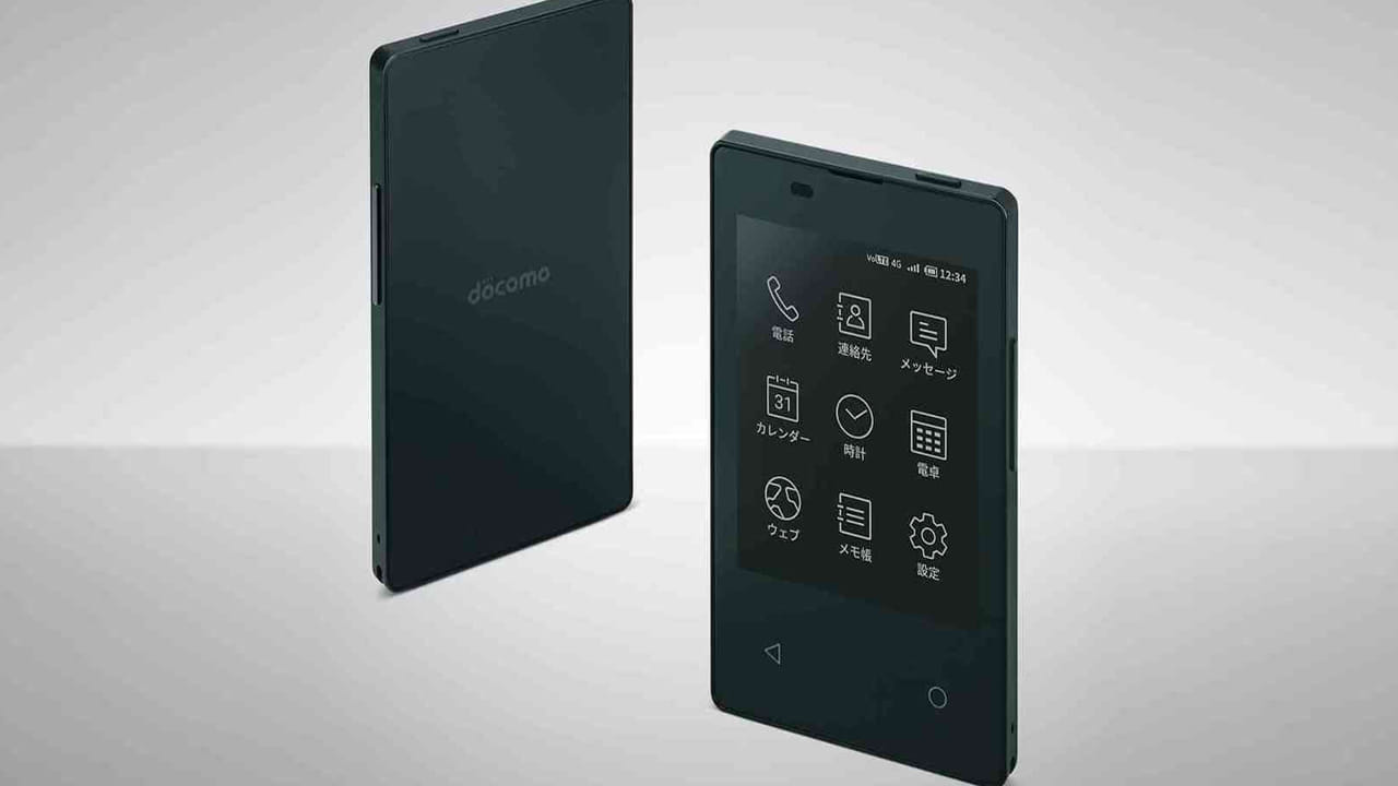 5. క్యోసెరా KY-01L (Kyocera KY-01L): ఈ ఫోన్‌ను "ప్రపంచంలోనే అత్యంత సన్నని మొబైల్" అని పిలుస్తారు. దీని మందం కేవలం 5.3 మిమీ. బరువు 47 గ్రాములు. ఇది 2.8 అంగుళాల మోనోక్రోమ్ స్క్రీన్‌ను కలిగి ఉంది. కాల్స్, సందేశాలు,   బ్రౌజింగ్ కోసం మాత్రమే ఉపయోగిస్తారు. జపాన్‌లో బాగా ప్రాచుర్యం పొందిన ఈ ఫోన్ క్రెడిట్ కార్డ్ లాగా కనిపిస్తుంది.