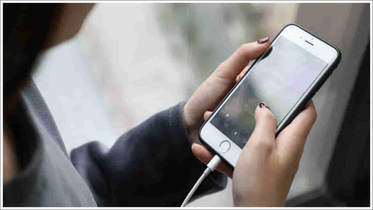 Tech Tips: వర్షాకాలంలో ఫోన్ ఛార్జింగ్.. ఈ తప్పులు చేస్తే అంతే సంగతులు.. జాగ్రత్త..