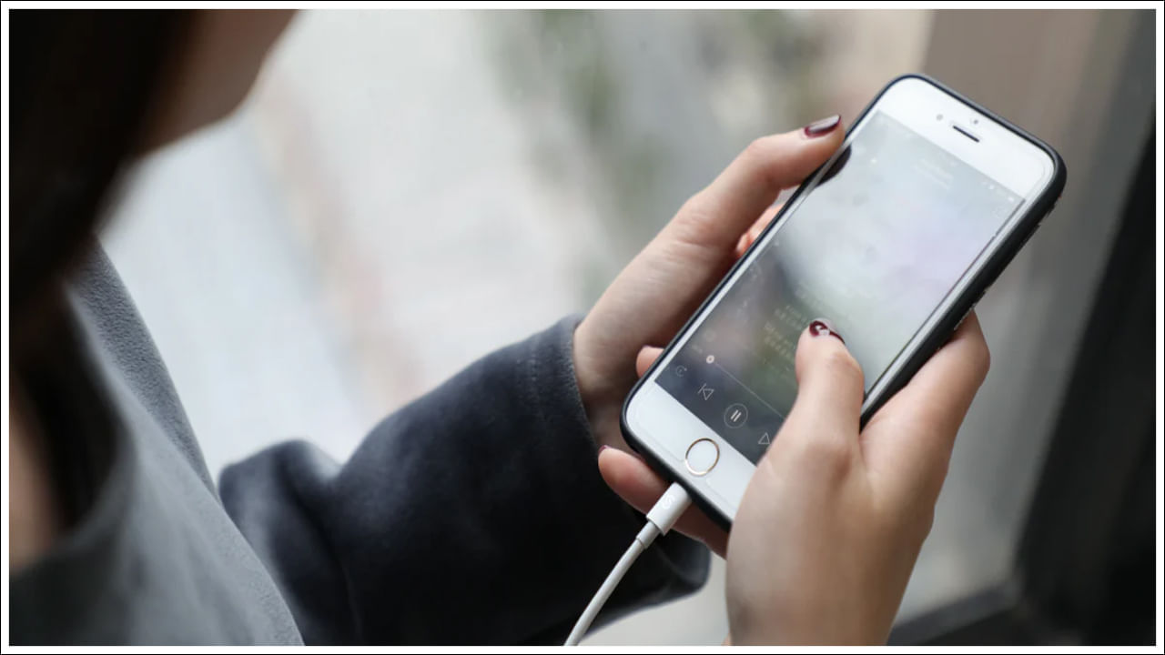 Tech Tips: వర్షాకాలంలో ఫోన్ ఛార్జింగ్.. ఈ తప్పులు చేస్తే అంతే సంగతులు.. జాగ్రత్త..