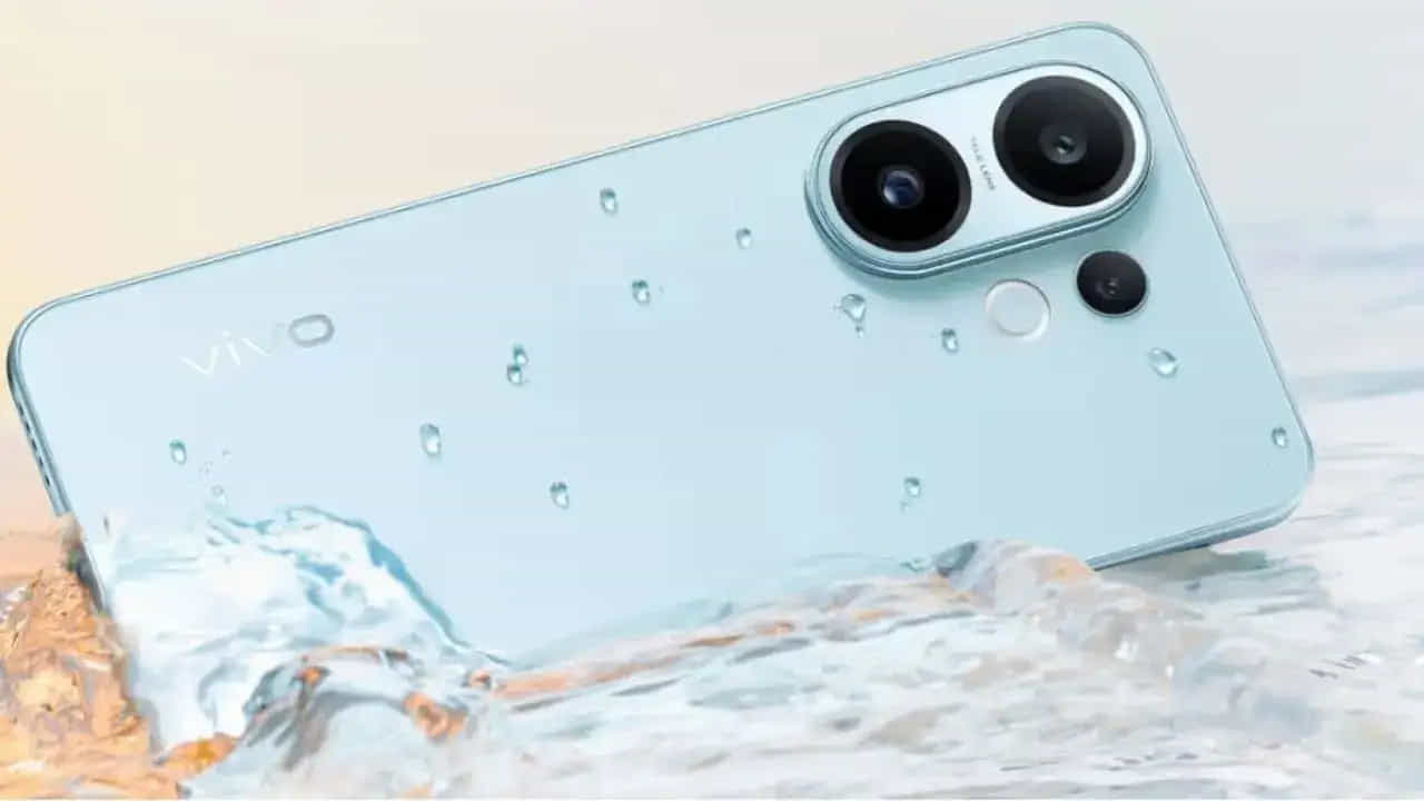 వివో V6: Vivo V6 స్మార్ట్ఫోన్ ఆగస్టు 12, 2025 లాంచ్ కానుంది. ఈ స్మార్ట్ఫోన్లో 50MP సెన్సార్ ప్రధాన కెమెరా, 50MP సెల్ఫీ కెమెరా ఉన్నాయి. అంతేకాకుండా ఈ స్మార్ట్ఫోన్లో 6,500W ఫాస్ట్ ఛార్జింగ్ ఫీచర్ కూడా ఉంది.