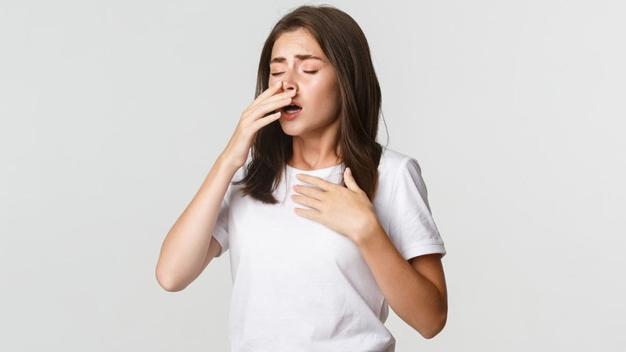 Health Tips: ఊపిరితిత్తుల నుంచి చెవుల వరకు.. తుమ్ము ఆపుకుంటే ఏం జరుగుతుందో తెలుసా..?