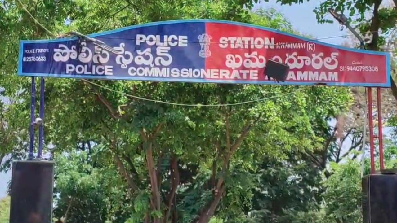 ఎంతకు తెగించావురా.. పల్సర్ బైక్ కొనివ్వలేదని తండ్రిని గొడ్డలితో నరికిన కొడుకు..!
