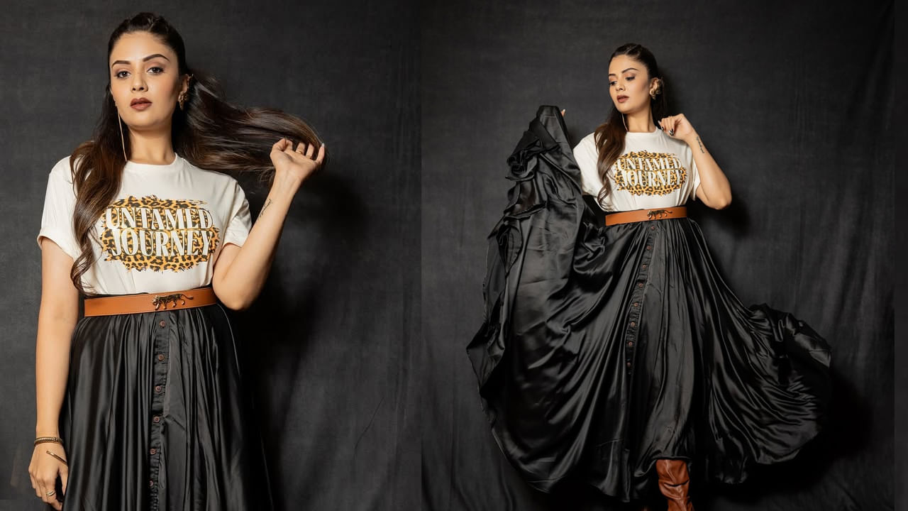 ఇక టాలీవుడ్ టాప్ మోస్ట్ యాంకర్లలో ఈ బ్యూటీ ఒకరు.  ప్రస్తుతం వరసగా షోలు చేస్తూ బిజీ బిజీగా గడిపేస్తుంది. స్టార్ మా వరస షోలకు యాంకర్‌గా చేస్తూ తన సత్తా చాటుతుంది. అంతే కాకుండా, బిగ్ బాస్ అగ్నీ పరీక్ష కార్యక్రమానికి హోస్ట్ గా వ్యవహరిస్తున్న విషయం తెలిసిందే.