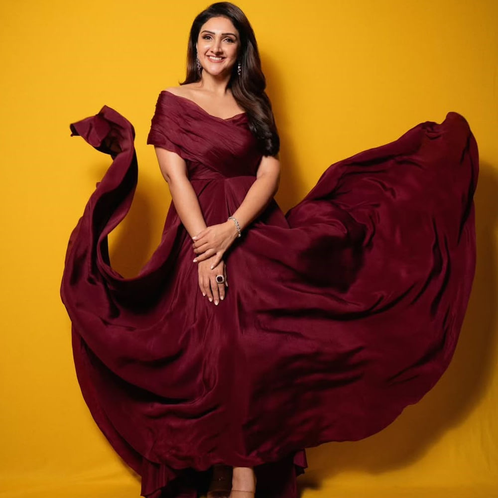 ఆ తర్వాత మరో సినిమా చేయలేదు. చాలా కాలం తర్వాత ఇప్పుడిప్పుడే బుల్లితెరపై పలు రియాల్టీ షోలలో పాల్గొంటుంది. అలాగే కథానాయికగానూ రీఎంట్రీ ఇస్తుంది. నారా రోహిత్ హీరోగా నటిస్తున్న సుందరకాండ సినిమాతో రీఎంట్రీ ఇవ్వనుంది.