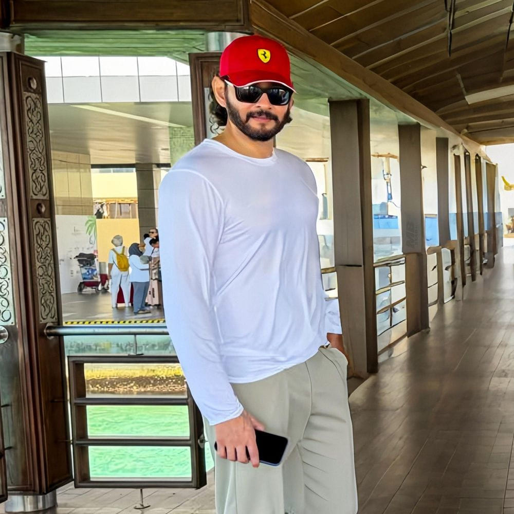 షూటింగ్‌ స్టార్ట్ అయి చాలా రోజులవుతున్నా... ఇంత వరకు ఒక్క విషయం కూడా అఫీషియల్‌గా రివీల్ చేయలేదు మేకర్స్‌.లాస్ట్ ఇయర్‌ బర్త్‌డే అప్‌డేట్ ఉంటుందని ఎక్స్‌పెక్ట్ చేసినా... జక్కన్న లైట్ తీసుకున్నారు. 