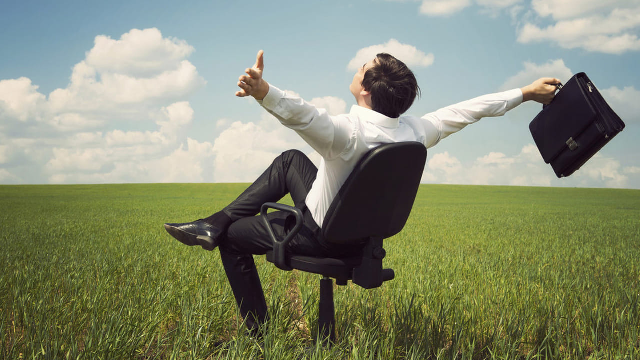 ప్రస్తుతం చాలా మంది యూత్ ఒత్తిడి సమస్యను అధికంగా ఎదుర్కొంటున్నారు. అలాంటి వారు ఉద్యోగంలో మార్పులు చేసుకోవడం ఉత్తమం. ఎందుకంటే కొంత మంది ఆఫీసులోని స్ట్రెస్ వలన అనారోగ్య సమస్యలకు గురి అవుతారు. అలాంటి వారు ఎలాంటి ఒత్తిడి లేని జాబ్ చేయడం వలన ఆరోగ్యం బాగుంటుంది.