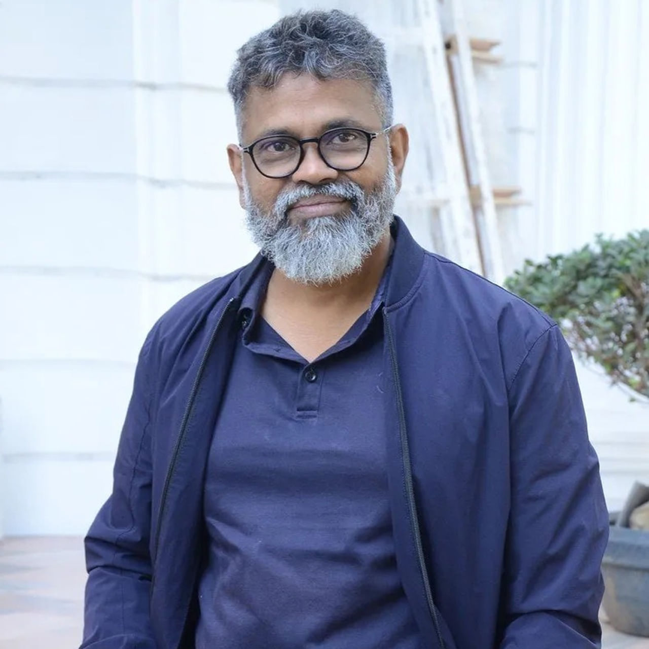 హీరో ఇమేజ్కు కాంట్రస్ట్ కథలను ఎంచుకొని వెండితెర మీద ప్రయోగాలు చేస్తున్నారు లెక్కల మాస్టర్ సుకుమార్. ఊరమాస్ ఇమేజ్ ఉన్న ఎన్టీఆర్ను నాన్నకు ప్రేమతో సినిమాలో స్టైలిష్ అవతార్లో చూపించి మెప్పించారు.