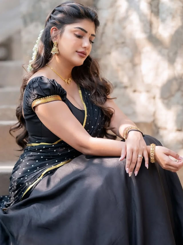 లంగా ఓణి లో సుప్రీత సూపర్ ట్రీట్.. కిల్లింగ్ లుక్స్ కు కుర్రకారు ఫిదా