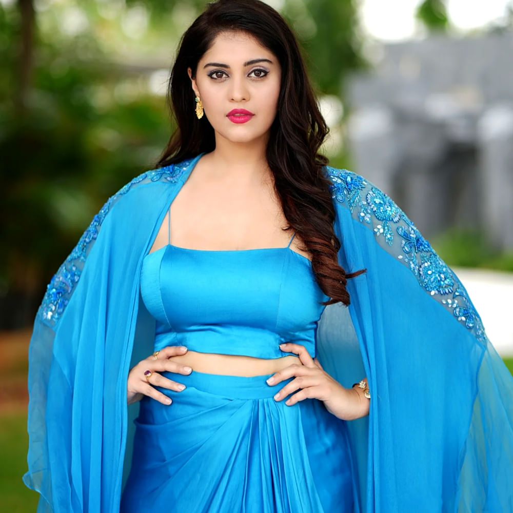 మ్యూజిక్ పరంగా ఈ మూవీకి మంచి రెస్పాన్స్ వచ్చినా.. బాక్సాఫీస్ వద్ద డిజాస్టర్ అయ్యింది. దీంతో సురభికి మళ్లీ అంతగా క్రేజ్ రాలేదు. వెండితెరపై ఈ బ్యూటీ యాక్టివ్ కాకపోయినా సోషల్ మీడియాలో మాత్రం నిత్యం సందడి చేస్తుంది. ఇక ఇప్పుడు ఈ ముద్దుగుమ్మ మెగాస్టార్ చిరంజీవి నటిస్తున్న విశ్వంభర సినిమాలో నటిస్తుంది.