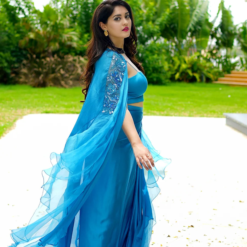 తమిళంలోనూ ఈ అమ్మడు పలు సినిమాలు చేసింది. అక్కడా ఈ బ్యూటీకి అదృష్టం కలిసి రాలేదు. చక్కని లావణ్యంతో ఆకర్షించే చూపులతో కుర్రాళ్లను ఆకట్టుకుంది అందాల భామ సురభి.. సురభి చివరగా యంగ్ హీరో ఆది నటించిన శశి సినిమాలో కనిపించింది.