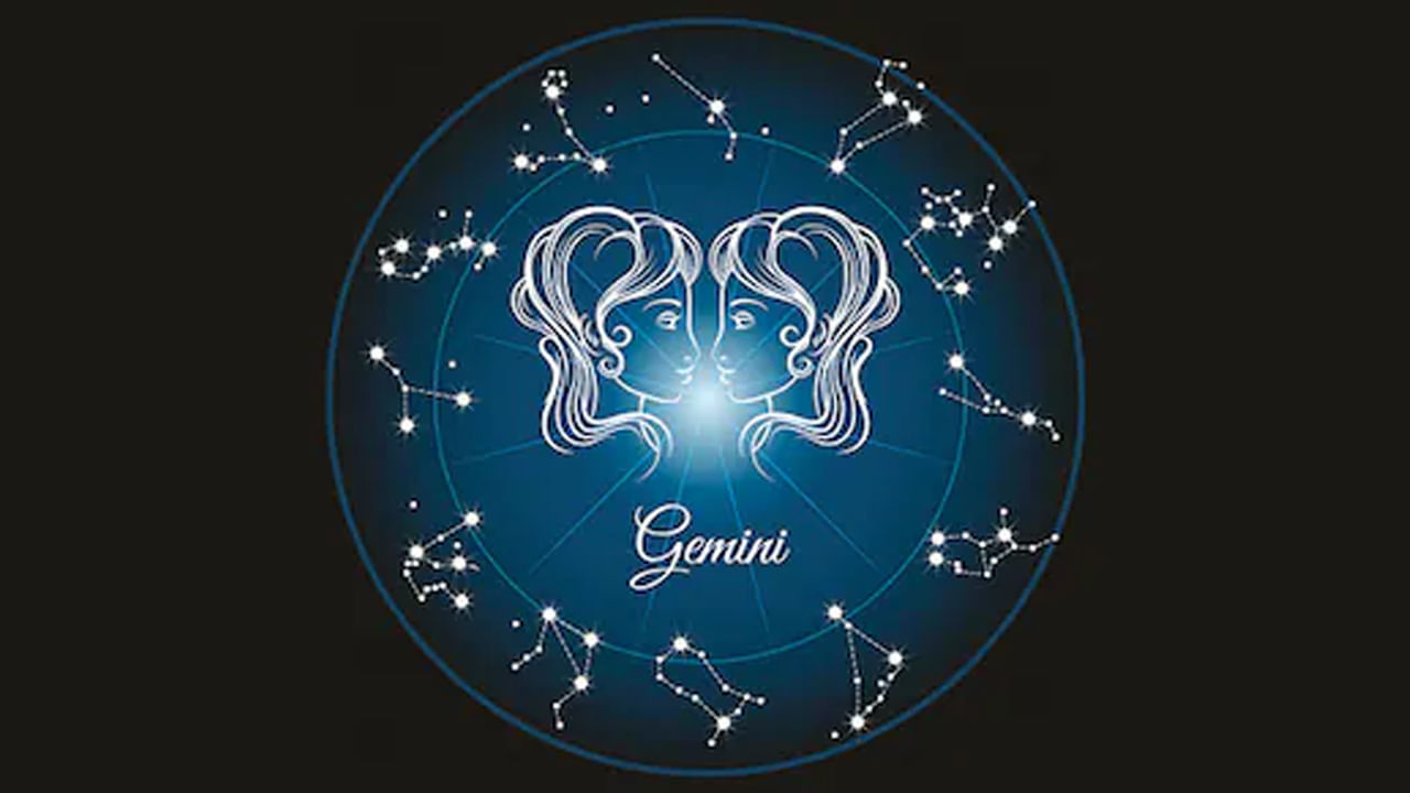 మిథున రాశి : ఈ రాశి వారికి సూర్యుడు తన సొంత రాశిలోకి సంచారం చేయడం వలన అప్పుల బాధలు తొలిగిపోతాయి.  వ్యాపారంలో అనేక లాభాలు పొందుతారు. సమాజంలో గౌరవ మర్యాదలు పెరుగుతాయి. విద్యార్థులు మంచి ర్యాంకులు సంపాదించి, తల్లి దండ్రులకు మంచి పేరు ప్రఖ్యాతలు తీసుకొస్తారు. అన్ని విధాల వీరికి అద్భుతంగా ఉండబోతుంది.