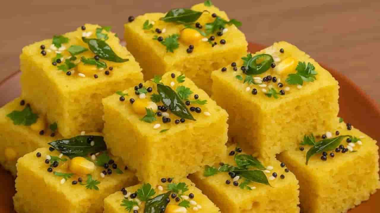 వర్షాకాలం స్పెషల్ స్నాక్ రెసిపీ మీకోసం..! నోట్లో కరిగిపోయే స్వీట్ కార్న్ ధోక్లా ఎలా తయారు చేయాలో తెలుసా..?