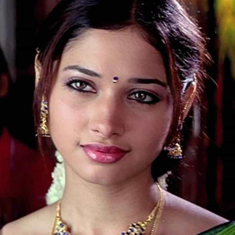 తమన్నా భాటియా 15 ఏళ్ళ వయసులోనే చాంద్ సా రోశన్ చెహ్రా అనే బాలీవుడ్ సినిమాతో వెండితెరకి పరిచయమైంది. ఇందులో ఆమె ఒక టీనేజ్ లవ్ స్టోరీలో హీరోయిన్‌గా నటించింది. మొదటి సినిమాకే తమన్నా తన ఫ్రెష్ లుక్స్, ఎక్స్‌ప్రెసివ్ యాక్టింగ్‌తో దృష్టిని ఆకర్షించింది. అయితే సినిమా పెద్దగా సక్సెస్ కాలేదు.బాలీవుడ్‌లో మొదలుపెట్టినా, అసలు గుర్తింపు మాత్రం సౌత్ సినిమాల ద్వారానే వచ్చింది. 2005లోనే తెలుగులో శ్రీ సినిమా, ఆ తర్వాత హ్యాపీ డేస్ (2007), తమిళంలో కల్లూరి (2007) సినిమాల ద్వారా స్టార్‌డమ్ అందుకుంది. 