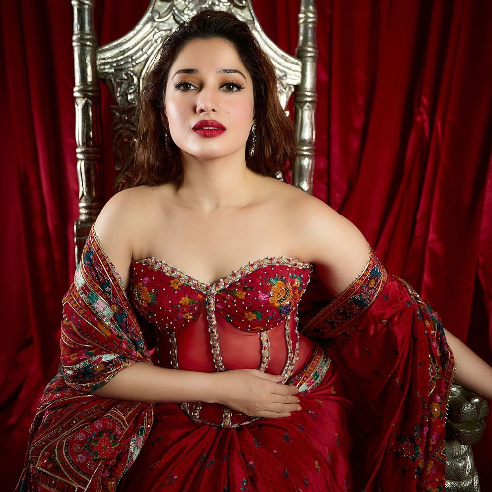 అందుకే కొన్ని ప్రాజెక్ట్స్‌తో బోల్డ్‌గా నటించానని క్లారిటీ ఇచ్చారు. అయితే ఈ సీన్స్‌ చిత్రీకరణ సమయంలో చాలా జాగ్రత్తలు తీసుకుంటారని, పూర్తిగా ఇంటిమసీ కోచ్ పర్యవేక్షణలో కొరియోగ్రాఫ్ చేసి ఆ సీన్స్ చిత్రీకరిస్తారని చెప్పారు. 