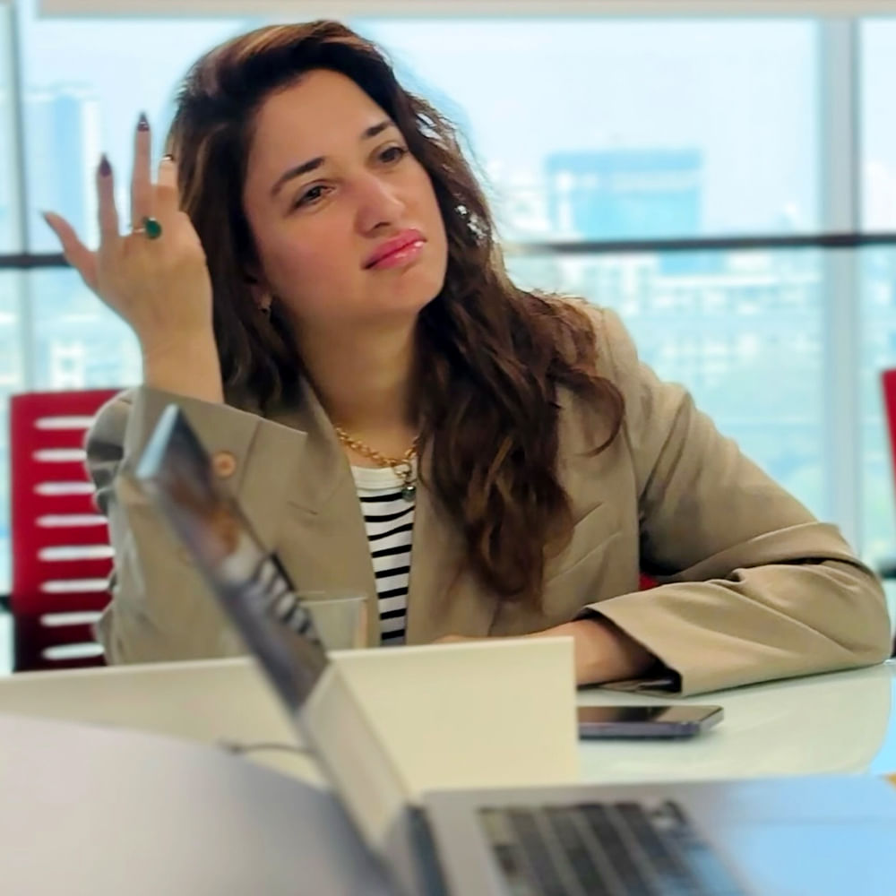 వాటికి తగ్గట్టుగానే  కొన్ని ఈవెంట్స్ లో తమన్నా, విజయ్ వర్మ విడివిడిగా కనిపించారు. బ్రేకప్ వార్తల తర్వాత ఈ ఇద్దరూ కలిసి కనిపించిందే లేదు. దాంతో ఈ ఇద్దరూ విడిపోయారని ఫ్యాన్స్ దాదాపు కన్ఫర్మ్ చేసుకున్నారు. ఇక సినిమా తన సినిమాలతో ఫుల్ బిజీగా గడుపుతుంది. 