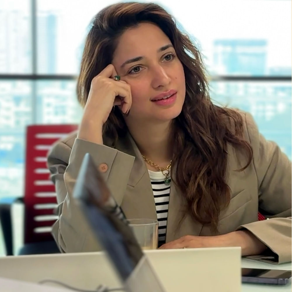 ఆతర్వాత హ్యాపీడేస్ సినిమా ఈ చిన్నదానికి మంచి గుర్తింపు తెచ్చిపెట్టింది. ఆతర్వాత వరుసగా స్టార్ హీరోల సినిమాల్లో నటించి మంచి గుర్తింపు తెచ్చుకుంది. కేవలం  హీరోయిన్ గానే కాదు స్పెషల్ సాంగ్స్ లోనూ తమన్నా తన సత్తా చాటింది. ఈ చిన్నది చేసిన స్పెషల్ సాంగ్స్ కు విపరీతమైన క్రేజ్ ఉంది. 