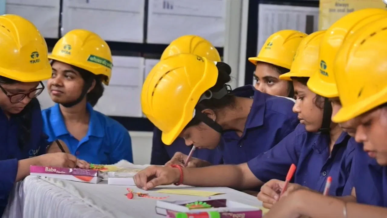 టాటా మోటార్స్ రక్షా బంధన్ స్పెషల్.. భారతదేశ ట్రక్కింగ్ హీరోలకు రాఖీ లేఖలు!