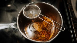 Old Pressure Cooker: మీ ఇంట్లోనూ పాత ప్రెసర్ కుక్కర్‌ ఉందా? అయితే మీ ఒంట్లో స్లో పాయిజన్ ఉన్నట్లే..