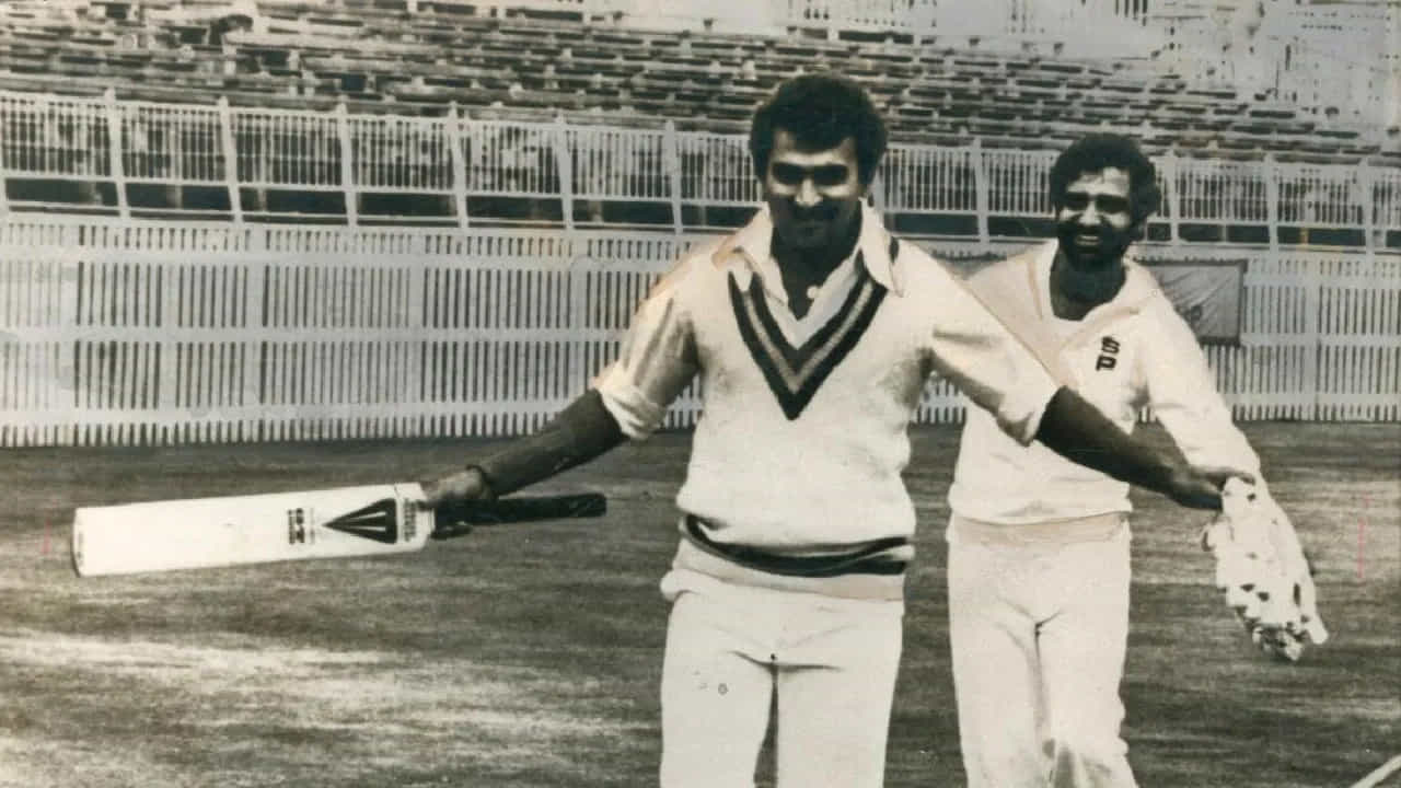 1978-79లో వెస్టిండీస్తో జరిగిన సిరీస్లో, టీం ఇండియా బ్యాట్స్మెన్ మొత్తం 11 సెంచరీలు సాధించి రికార్డు సృష్టించారు. ఇప్పుడు, 5 మ్యాచ్ల ద్వారా, భారత యువ బ్యాట్స్మెన్ మొత్తం 12 సెంచరీలు సాధించారు. అలా చేయడం ద్వారా, వారు 46 ఏళ్ల రికార్డును బద్దలు కొట్టారు. అలాగే, 93 ఏళ్ల టెస్ట్ చరిత్రలో వారు ఒక సిరీస్లో 12 సెంచరీలు సాధించడం ఇదే తొలిసారి.