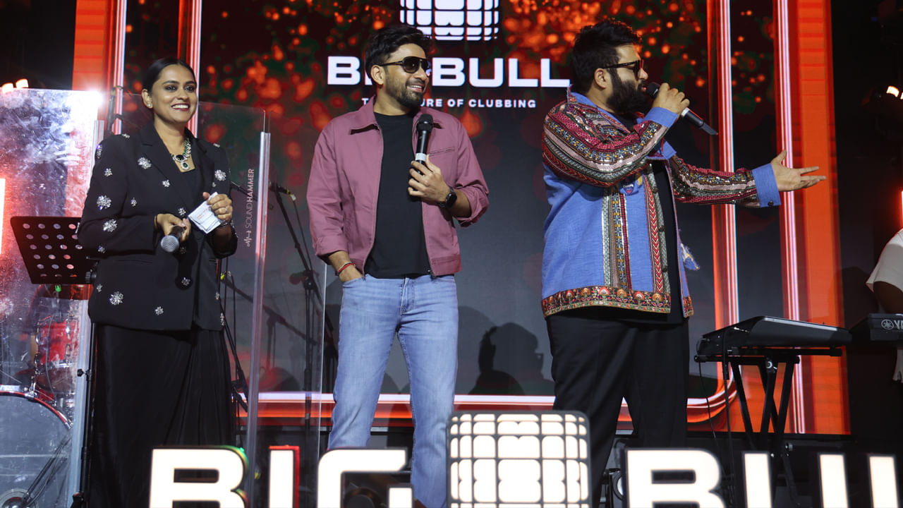 తీయనైన గొంతు ఉండి సింగర్ గా ఎదగాలనుకున్న ఎంతో మంది ప్రతిభావంతులకు అద్భుతమైన అవకాశాలను  కల్పిస్తోంది ఆహా ఓటీటీ. ఇందులో భాగంగా తెలుగు ఇండియన్ ఐడల్ రియాలిటీ షోను సక్సెస్ ఫుల్ గా నిర్వహిస్తోంది.