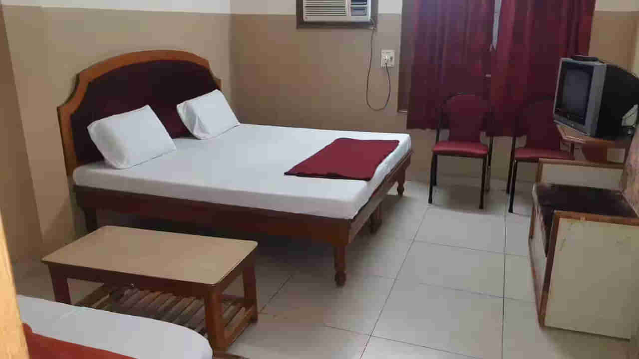 Andhra: ఏకాంతం కోసం లాడ్జి‌లో దిగిన ప్రేమజంట.. కట్ చేస్తే.. తెల్లారేసరికి..