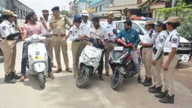 రాఖీ అనుబంధానికి కొత్త అర్థం చెప్పిన ట్రాఫిక్‌ పోలీసులు!