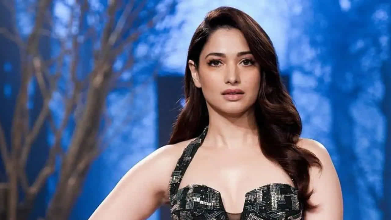 హీరోయిన్‌ని మార్చేయండి అని అతను అన్నప్పటికీ, తాను సంయమనం పాటించినట్టు చెప్పారు. నెక్స్ట్ డే ఆ హీరో తన దగ్గరకు వచ్చి క్షమాపణలు చెప్పారన్నారు. ఇంతకీ హీరో ఎవరని అడిగితే మాత్రం ష్‌.. గప్‌చుప్‌ అని మాట దాటేశారు తమన్నా. 