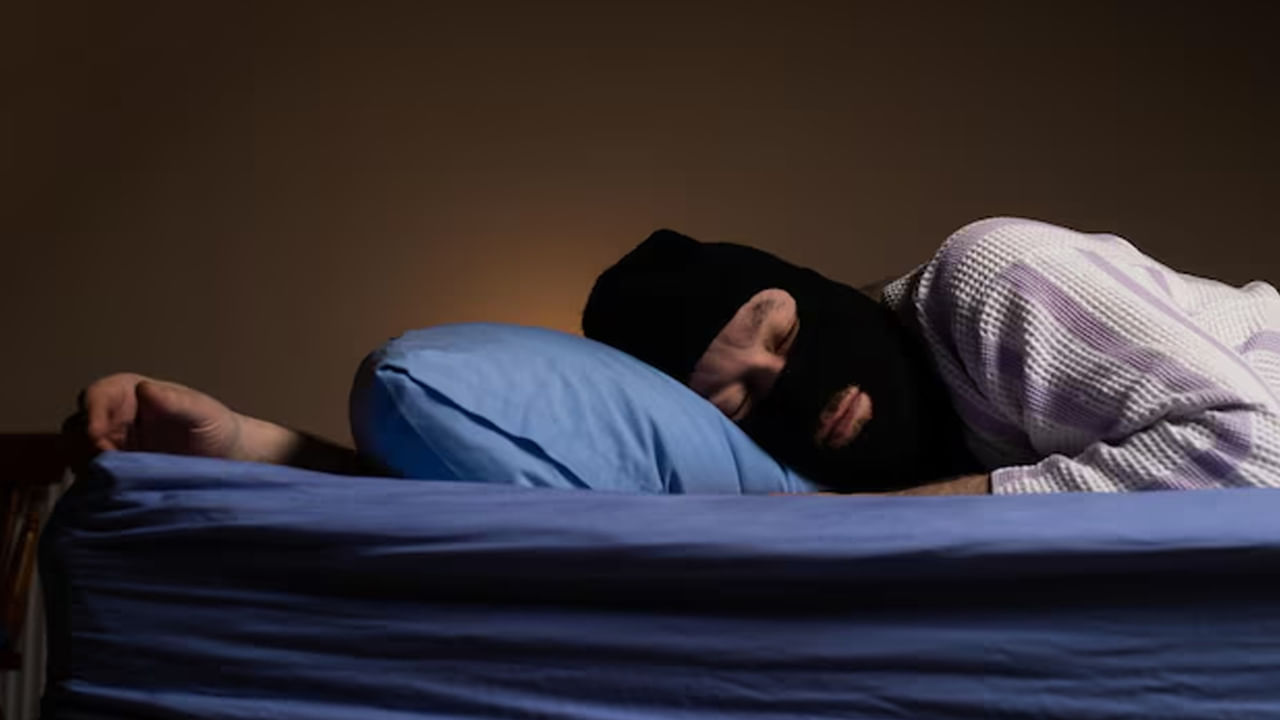 చోరీకి వచ్చి అక్కడే నిద్రపోయిన దొంగ...ఉదయాన్నే ఇంటి ఓనర్‌ చూసేసరికి..