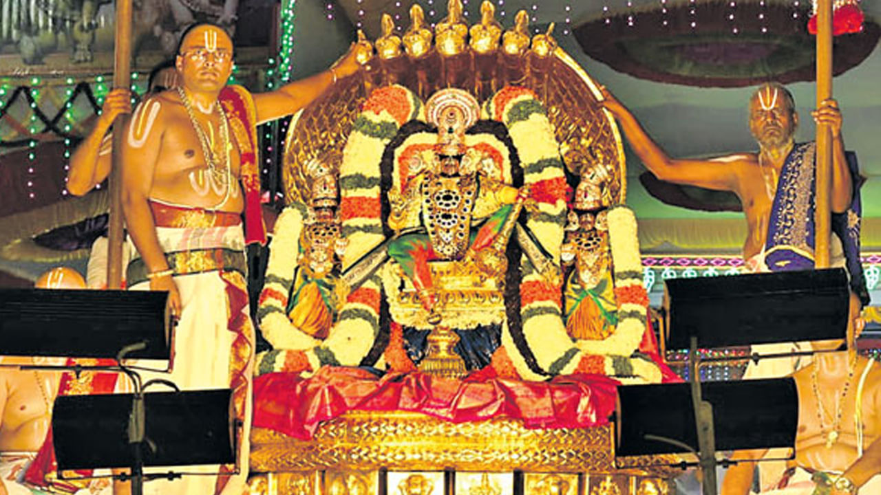 Tirumala: సెప్టెంబర్ 24 నుంచి శ్రీవారి బ్రహ్మోత్సవాలు ప్రారంభం.. మొదటి రోజే సీఎం స్వామివారికి పట్టువస్త్రాలు సమర్పణ Tirumala: సెప్టెంబర్ 24 నుంచి శ్రీవారి బ్రహ్మోత్సవాలు ప్రారంభం.. మొదటి రోజే సీఎం స్వామివారికి పట్టువస్త్రాలు సమర్పణ