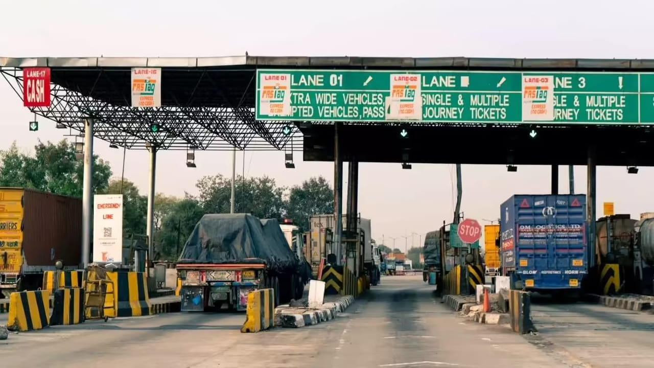 పాత నిబంధనలో ఏం మారింది?: ఈ నిర్ణయం మహారాష్ట్ర మోటారు వాహన పన్ను చట్టం, 1958 ప్రకారం తీసుకున్నారు. గతంలో జనవరి 31, 2024న ఒక నోటిఫికేషన్ జారీ చేశారు. దీనిలో అటల్ సేతుపై అన్ని రకాల వాహనాల నుండి టోల్ పన్ను వసూలు చేయాలనే నియమం ఉంది. కానీ ఇప్పుడు దానిని మార్చడం ద్వారా ఎలక్ట్రిక్ వాహనాలను టోల్ పన్ను నుండి మినహాయించారు.