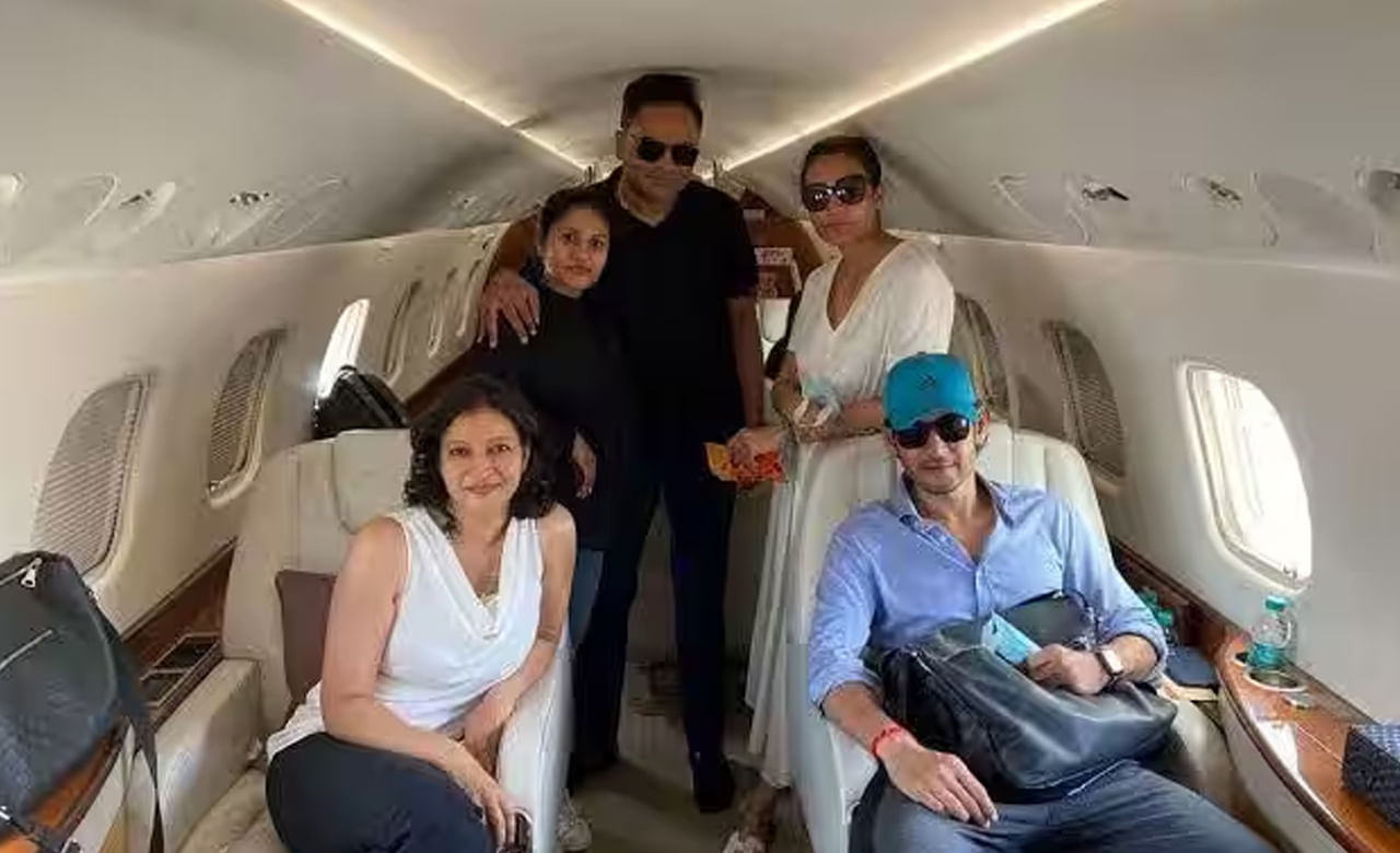 మహేష్ బాబు టాలీవుడ్ లో డిమాండ్ ఉన్న నటుడు. ఆయన సినిమాలతో పాటు తన కుటుంబానికి కూడా ఎక్కువ ప్రాముఖ్యత ఇస్తారు. ఆయన తన సొంత విమానంలో అనేక ప్రదేశాలకు తన కుటుంబంతో కలిసి ప్రయాణించారు.
