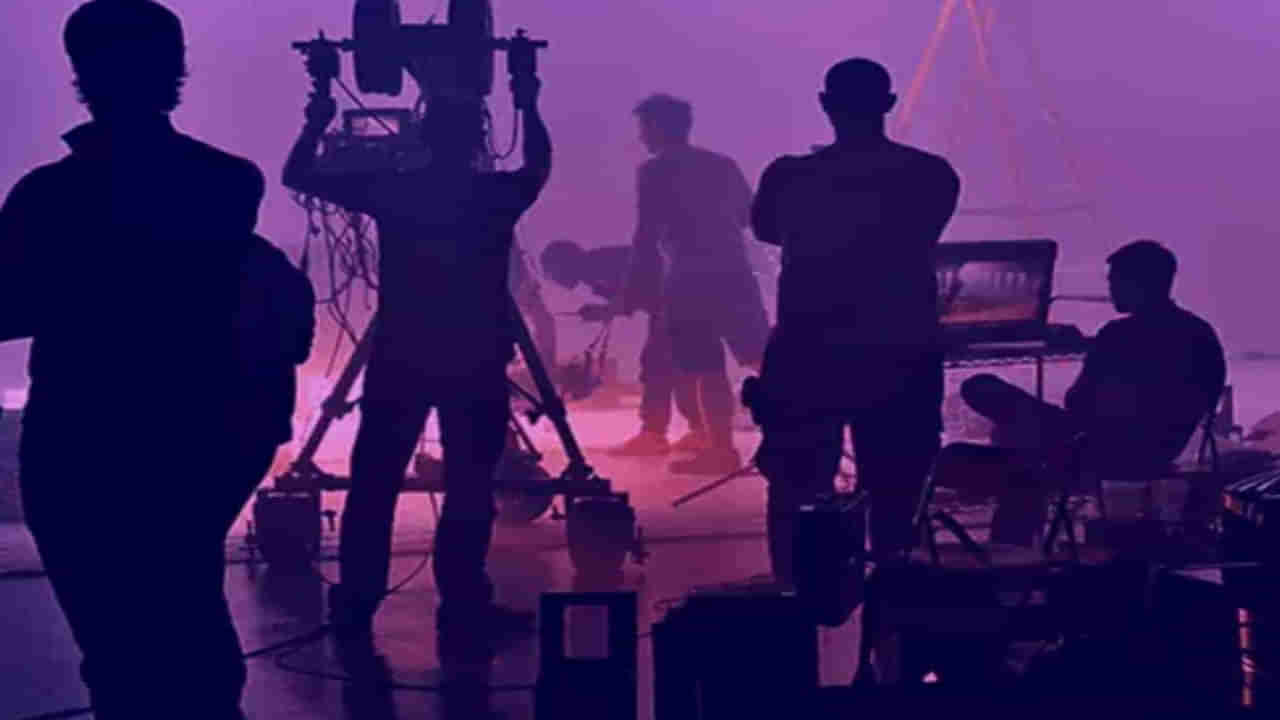 Tollywood: టాలీవుడ్లో షూటింగ్స్ బంద్.. వేతనాలు 30 శాతం పెంచితేనే..