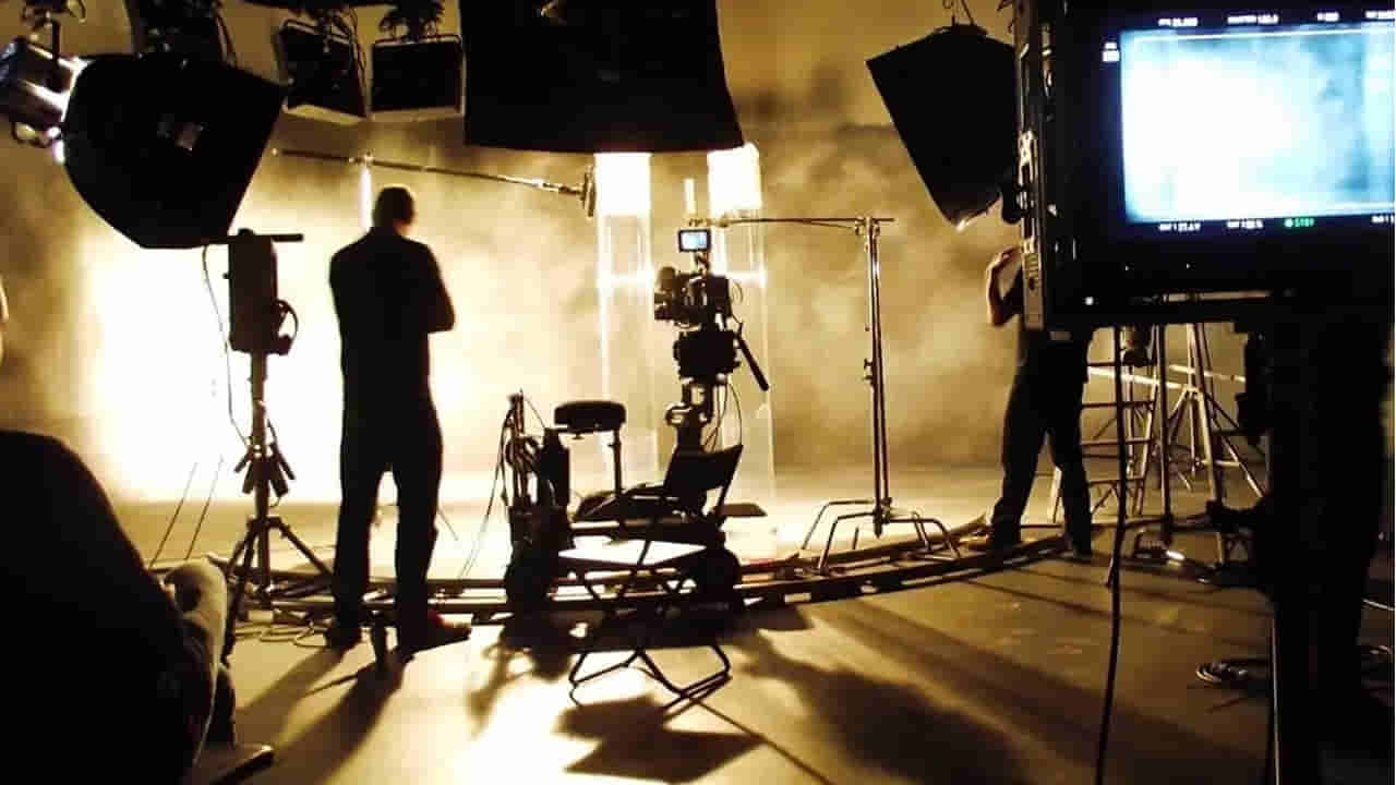 Tollywood: టాలీవుడ్లో షూటింగ్స్ బంద్.. ఎందుకంటే..?