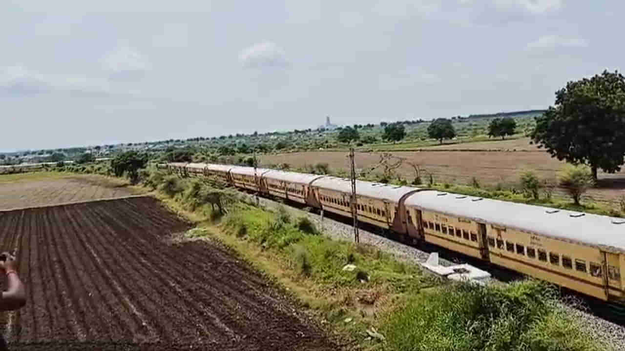 రెచ్చిపోయిన దొంగల ముఠా.. అర్ధరాత్రి రైళ్ళలో వరుస చోరీలు! ఆ రూట్లే వారి టార్గెట్..