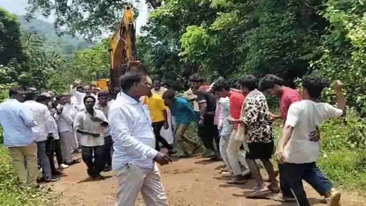 Andhra Pradesh: పవన్ కల్యాణ్ చొరవతో గిరిజనులకు రోడ్డు.. ఆనందంతో దింసా డాన్స్