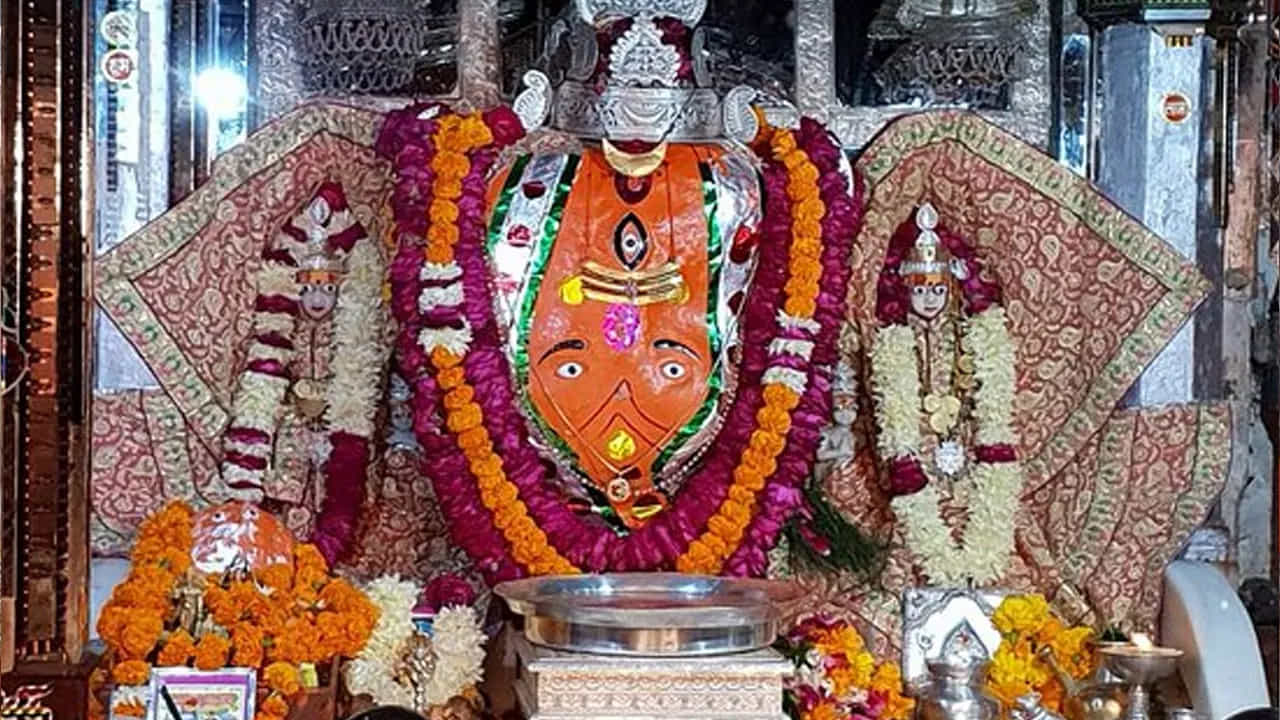 రాజస్థాన్ లోని రణథంబోర్ కోటలో ఉన్న త్రినేత్ర గణేశ దేవాలయం ప్రసిద్ధ చెందిన పురాతన దేవాలయం. ఈ కోటలో గణేశుడు త్రినేత్రుడు. ఇది సుమారు 1000 సంవత్సరాల నాటిది. ఈ ఆలయాన్ని మహారాజా హర్మీర్‌దేవ్ చౌహాన్ నిర్మించారు. ఈ ఆలయంలో వినాయకుడు స్వయంగా వెలిసినట్లు చెబుతారు. 